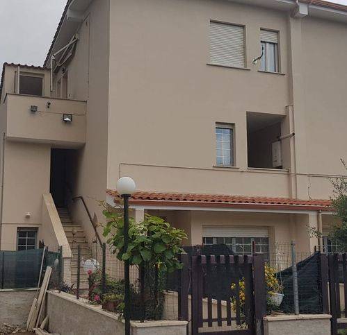 appartamento in vendita ad Aprilia in zona Leda