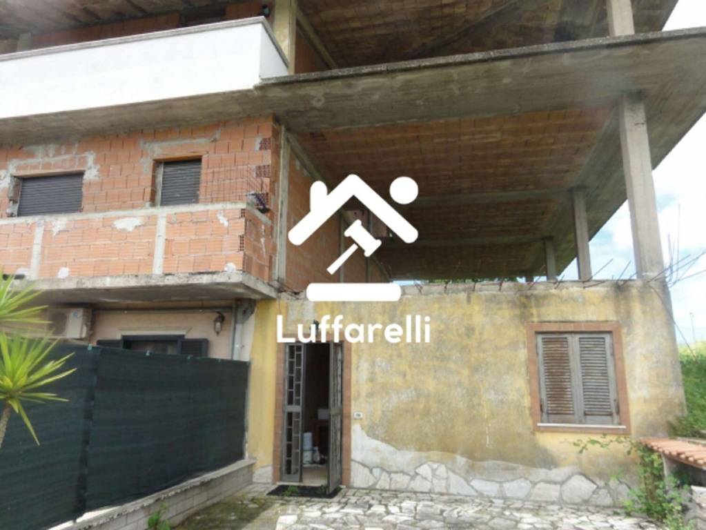 appartamento in vendita ad Aprilia in zona Fossignano
