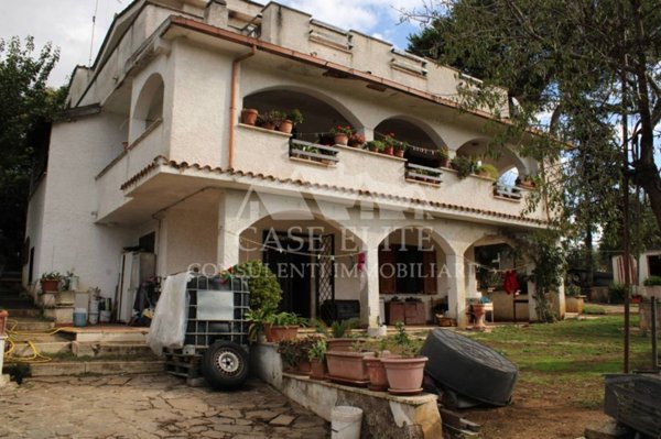 casa indipendente in vendita ad Aprilia in zona Cogna