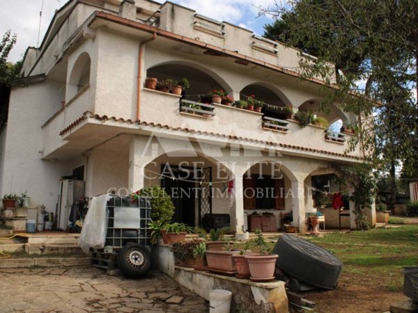 casa indipendente in vendita ad Aprilia in zona Cogna