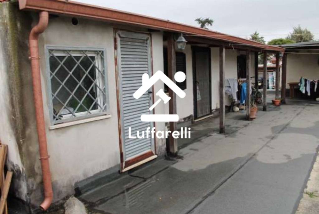 casa indipendente in vendita ad Aprilia in zona Cogna