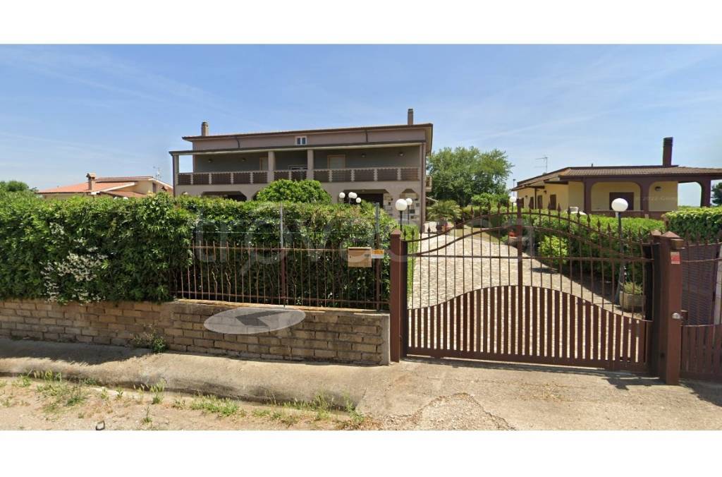 casa indipendente in vendita ad Aprilia in zona Fossignano