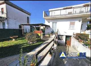casa indipendente in vendita ad Aprilia in zona Campoverde