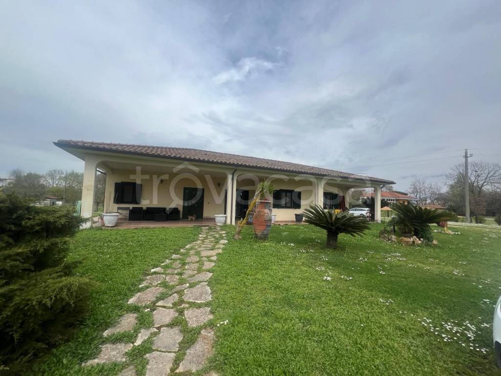 casa indipendente in vendita ad Aprilia