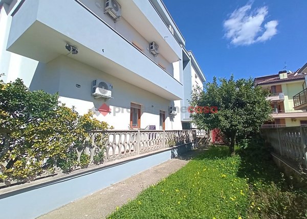 appartamento in vendita ad Aprilia in zona Campo di Carne
