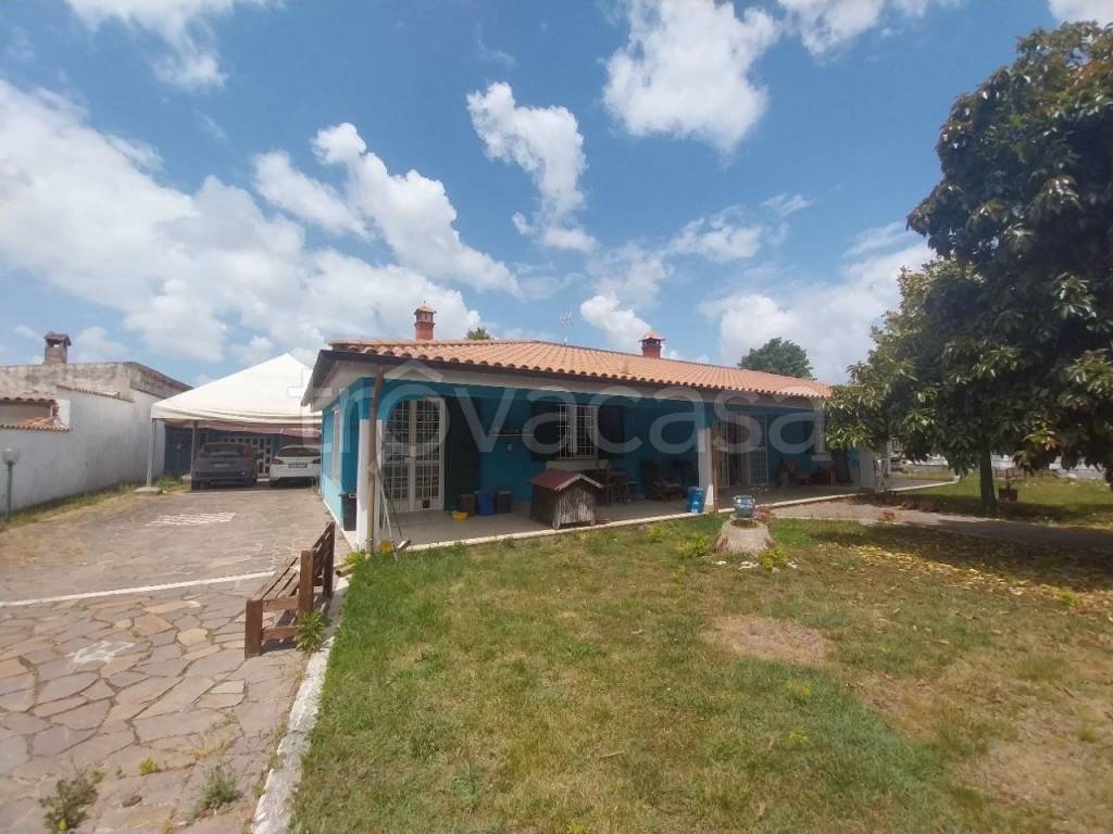 casa indipendente in vendita ad Aprilia in zona Pantanelle