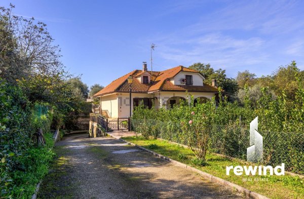 casa indipendente in vendita ad Aprilia in zona Casalazzara