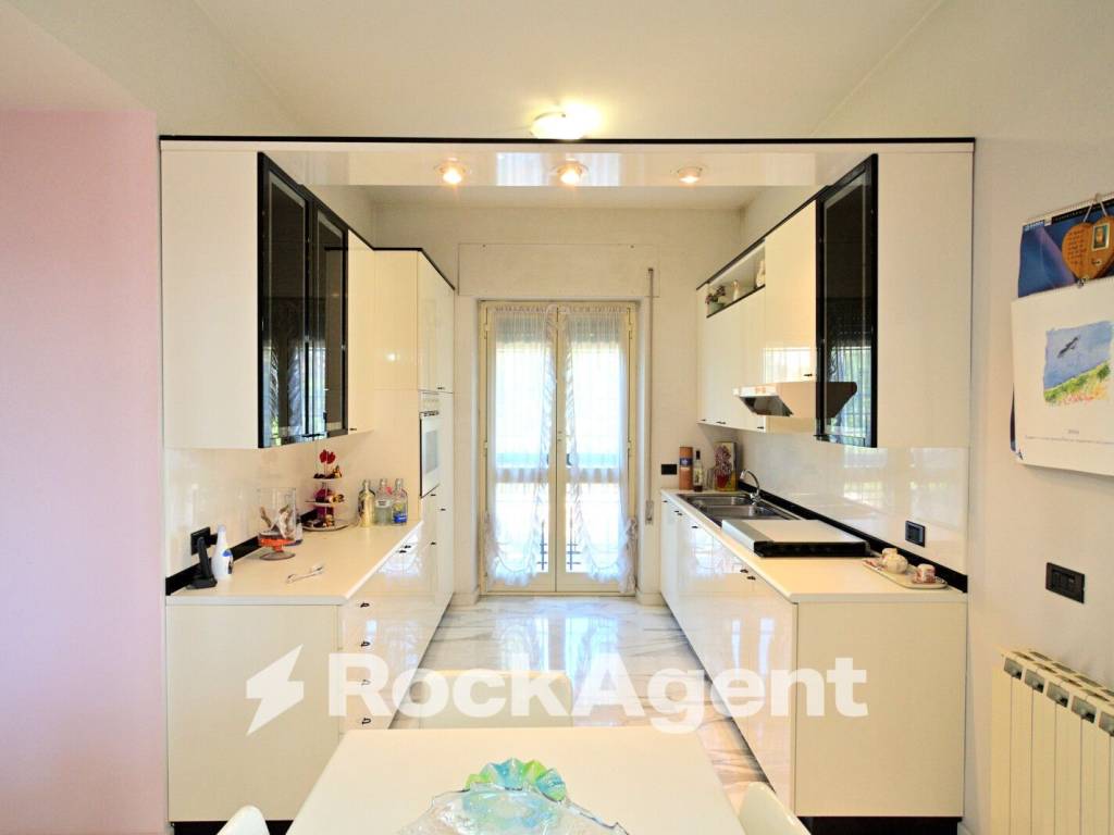 casa indipendente in vendita ad Aprilia in zona Fossignano