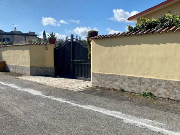casa indipendente in vendita ad Aprilia in zona Casalazzara