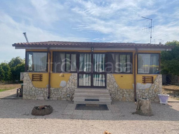 casa indipendente in vendita ad Aprilia in zona Campo di Carne