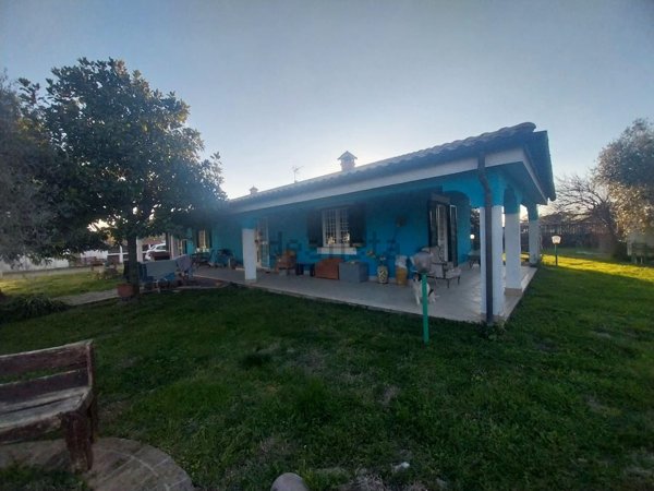 casa indipendente in vendita ad Aprilia in zona Pantanelle