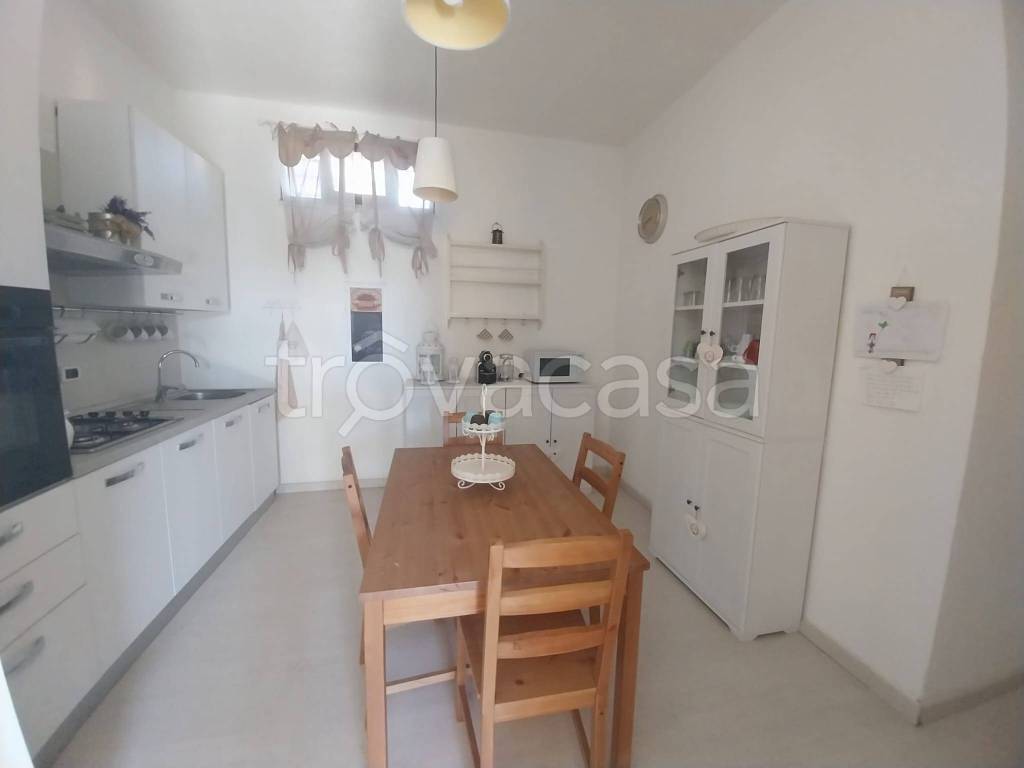 casa indipendente in vendita ad Aprilia in zona Cogna