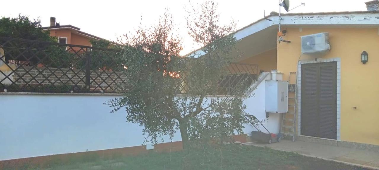 casa indipendente in vendita ad Aprilia in zona Campoverde
