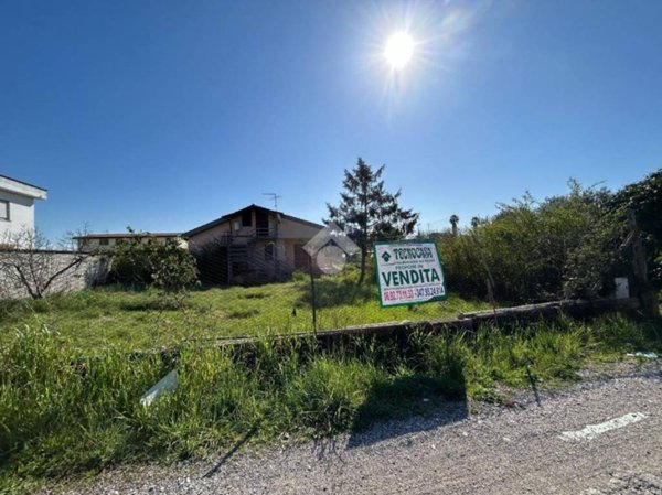 casa indipendente in vendita ad Aprilia in zona Genio Civile