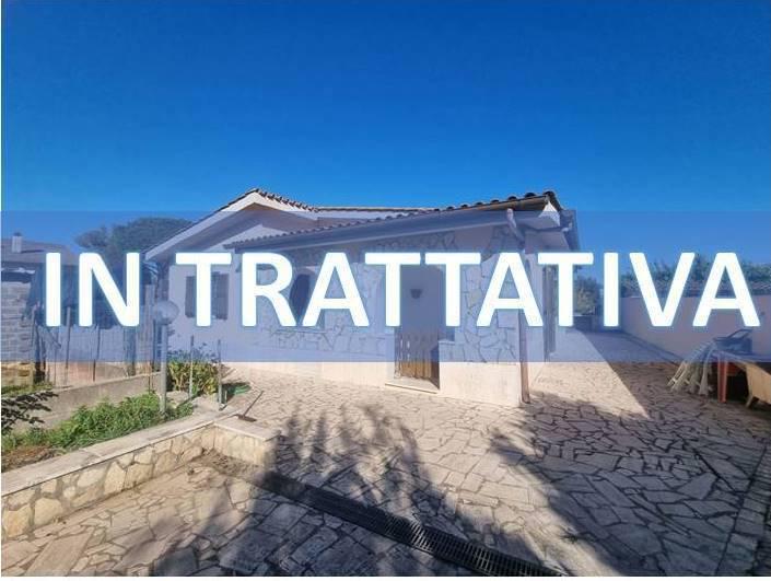 casa indipendente in vendita ad Aprilia in zona Fossignano