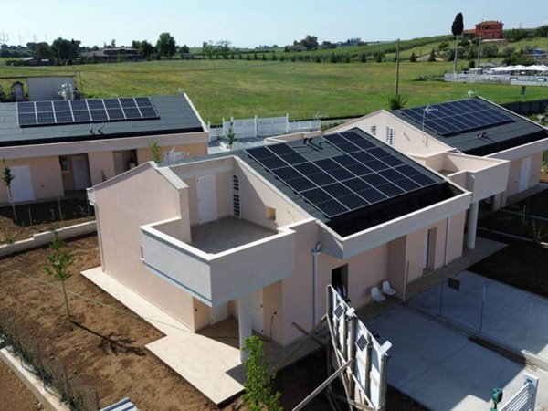 casa indipendente in vendita ad Aprilia in zona Casalazzara