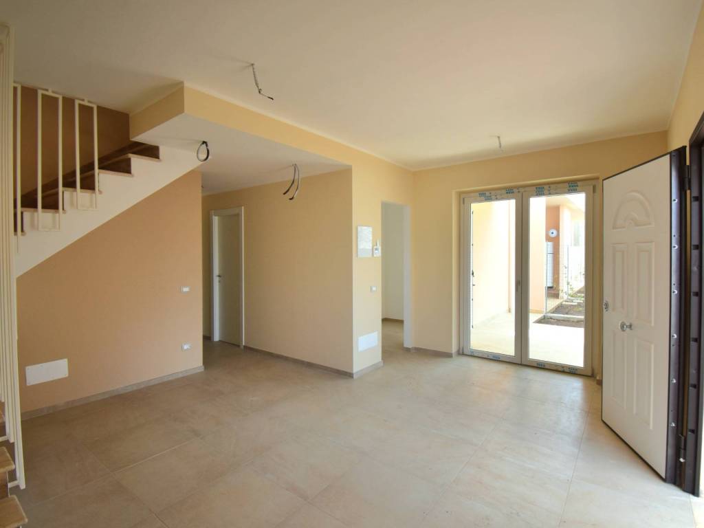 casa indipendente in vendita ad Aprilia in zona Campoleone