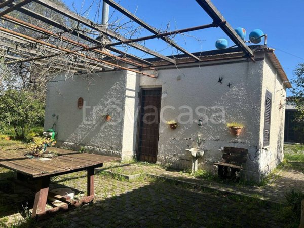 casa indipendente in vendita ad Aprilia in zona Genio Civile