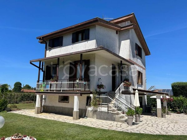 casa indipendente in vendita ad Aprilia in zona Pontoni