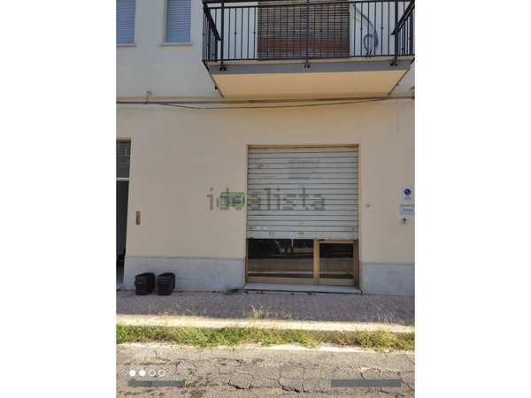 locale commerciale in vendita ad Aprilia