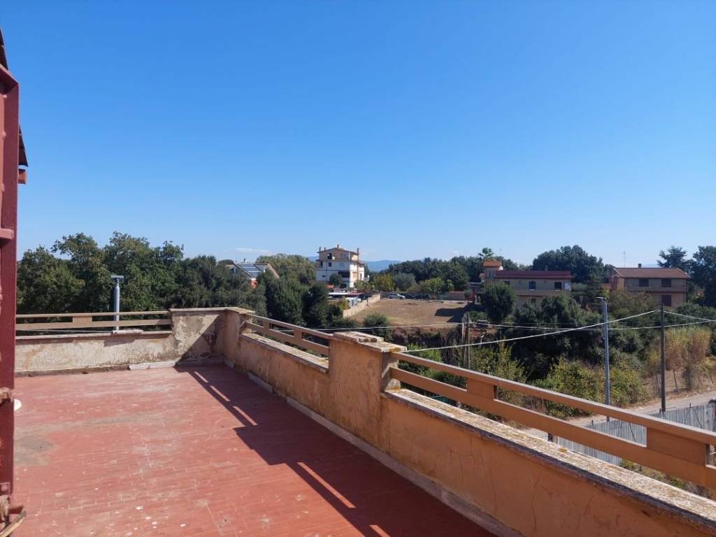 intera palazzina in vendita ad Aprilia in zona Fossignano
