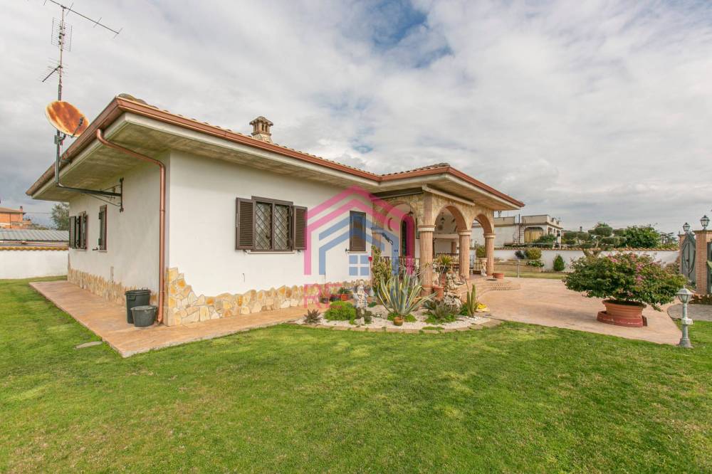 casa indipendente in vendita ad Aprilia