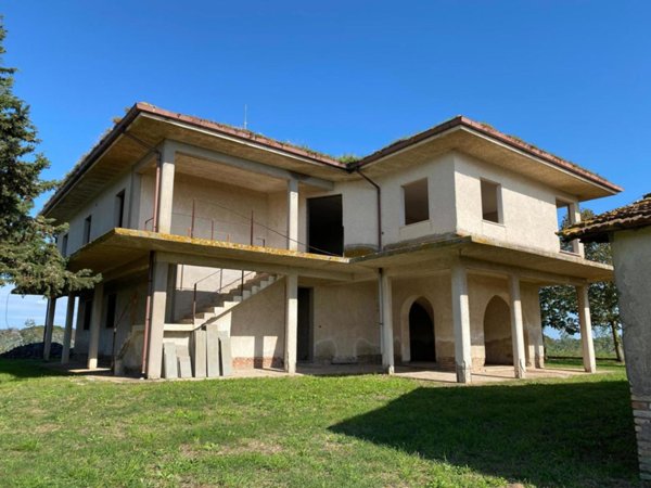 casa indipendente in vendita ad Aprilia in zona Fossignano