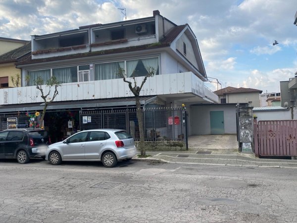 negozio in vendita ad Aprilia