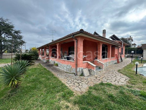 casa indipendente in vendita ad Aprilia in zona Riserva Nuova