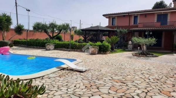 casa indipendente in vendita ad Aprilia in zona Cogna