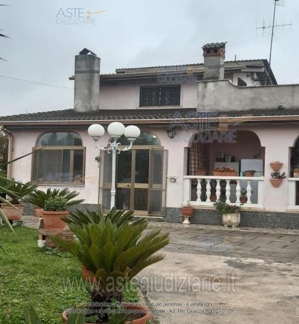 casa indipendente in vendita ad Aprilia in zona Genio Civile