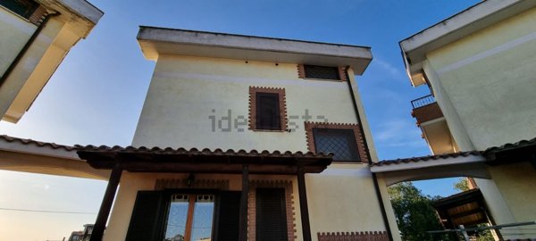 casa indipendente in vendita ad Aprilia