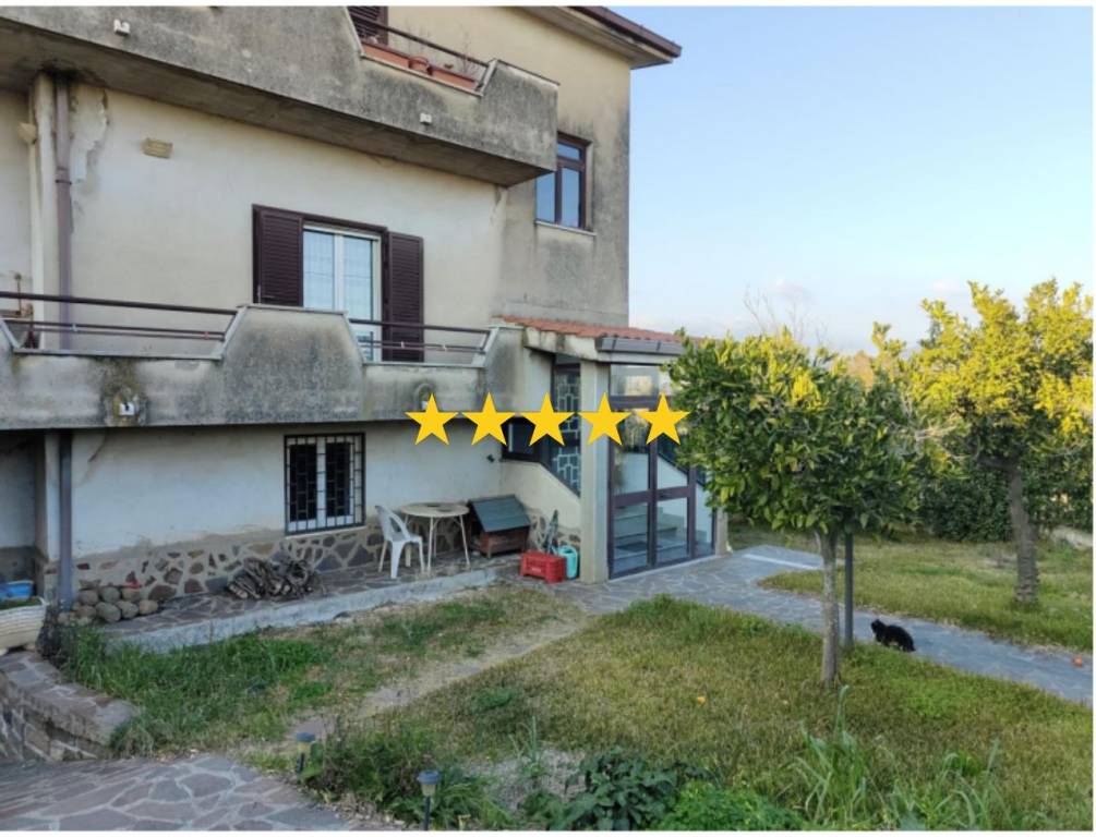 appartamento in vendita ad Aprilia in zona Campoleone