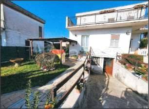 casa indipendente in vendita ad Aprilia in zona Campoverde