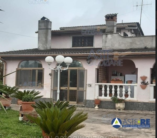 casa indipendente in vendita ad Aprilia in zona Genio Civile