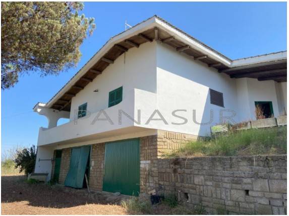 casa indipendente in vendita ad Aprilia in zona Campoleone