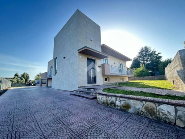 casa indipendente in vendita ad Aprilia in zona Fossignano