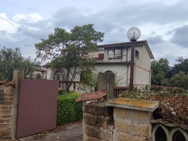 casa indipendente in vendita ad Aprilia in zona Fossignano