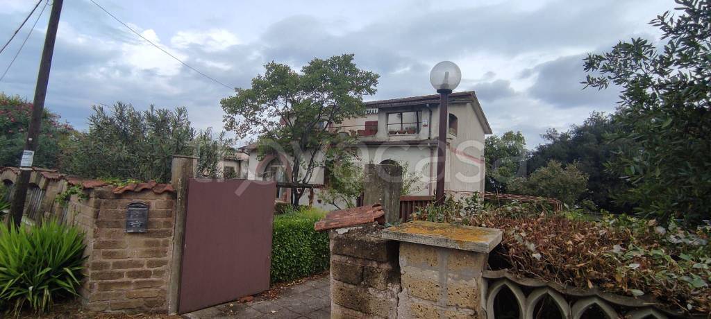 casa indipendente in vendita ad Aprilia in zona Fossignano