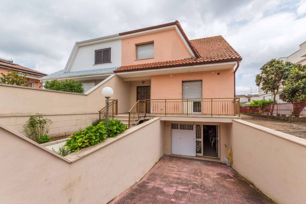 casa indipendente in vendita ad Aprilia
