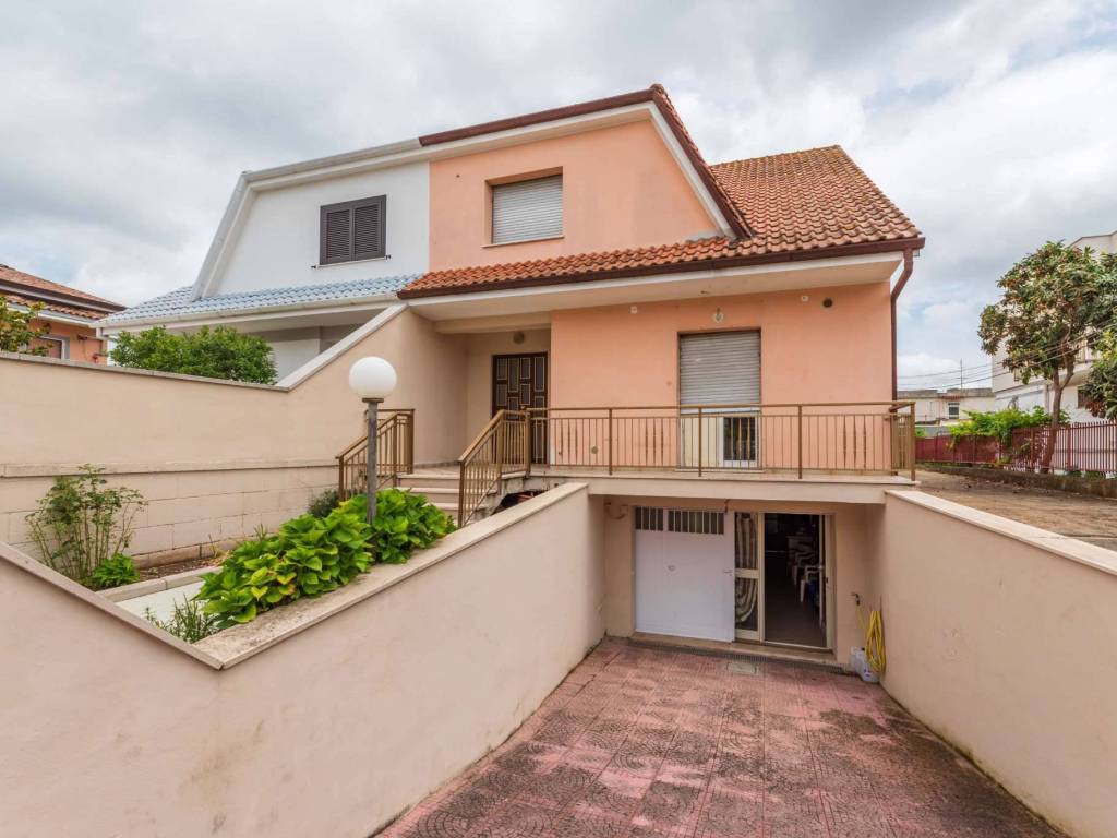 casa indipendente in vendita ad Aprilia