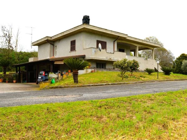 casa indipendente in vendita ad Aprilia in zona Riserva Nuova