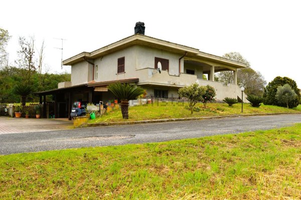 casa indipendente in vendita ad Aprilia in zona Riserva Nuova