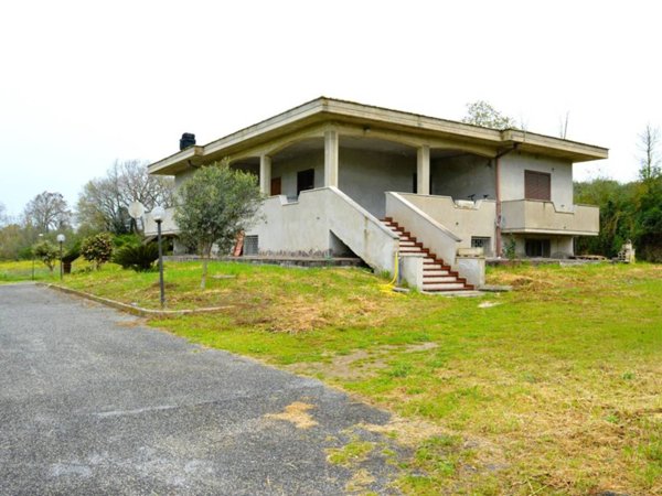 casa indipendente in vendita ad Aprilia in zona Riserva Nuova