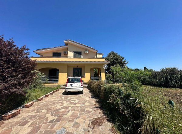 casa indipendente in vendita ad Aprilia in zona Campo di Carne