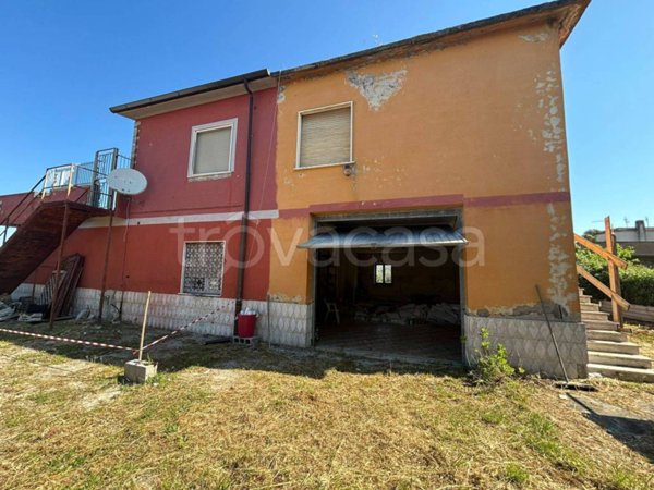 casa indipendente in vendita ad Aprilia in zona Torre del Padiglione