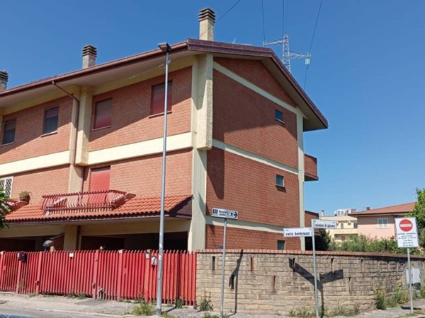 casa indipendente in vendita ad Aprilia in zona Riserva Nuova
