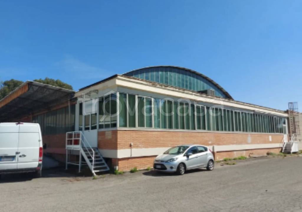 locale commerciale in vendita ad Aprilia