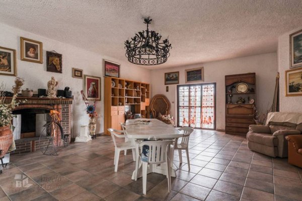 casa indipendente in vendita ad Aprilia in zona Casalazzara