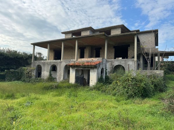 casa indipendente in vendita ad Aprilia in zona Casalazzara